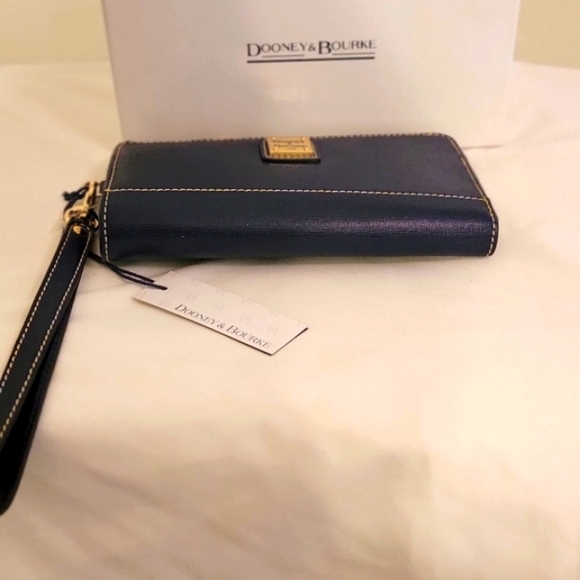Dooney And Bourke Wallet Wristlet - Picture 7 of 7